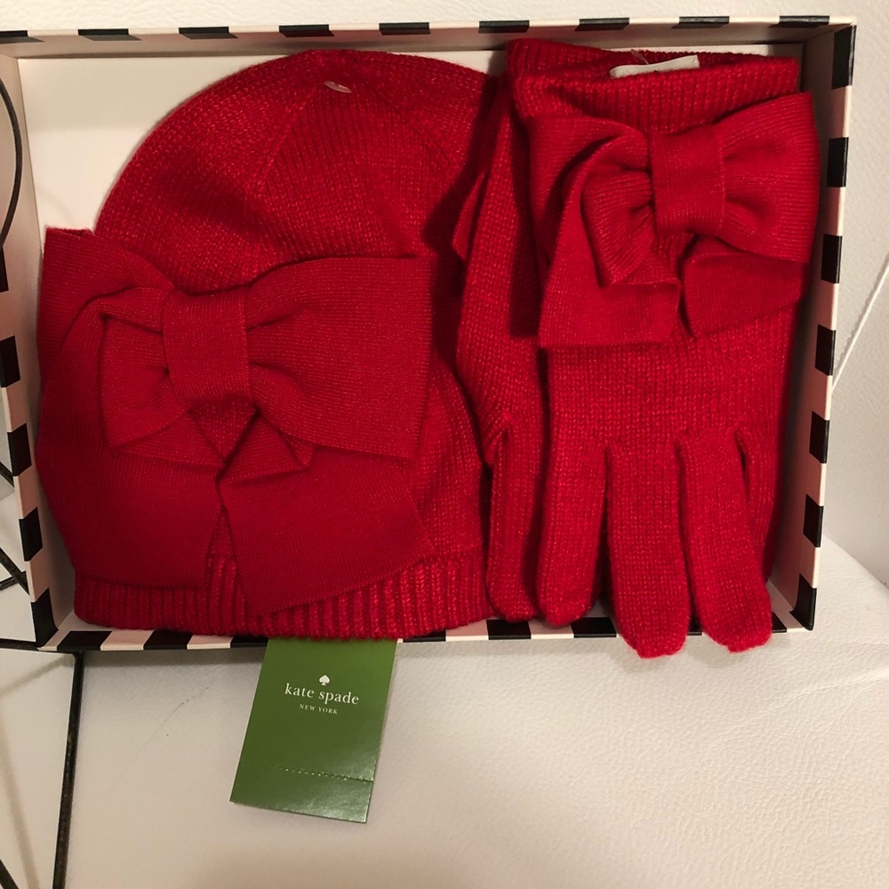 FINAL✨Kate spade beanie/glove gift set NIB